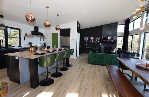 Saint-Joseph-de-la-Rive Ski Chalet | Chalet Le Select | Private Spa with River View