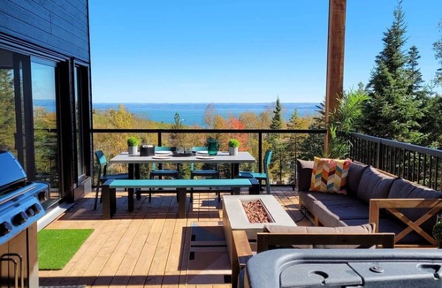 Saint-Joseph-de-la-Rive Ski Chalet | Chalet Le Select | Private Spa with River View