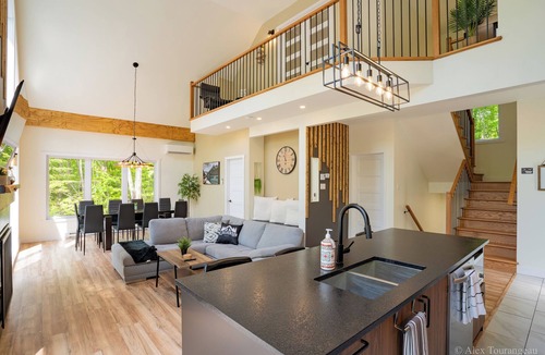 Argenteuil Regional County Municipality Ski Chalet | Chalet Le Silverson | Private Spa | Fireplace | Game Room, Chalet Le Silverson | Hot tub | Fireplace