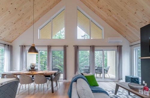 Shannon Ski Chalet | Chalet Le Stockholm private spa Shannon