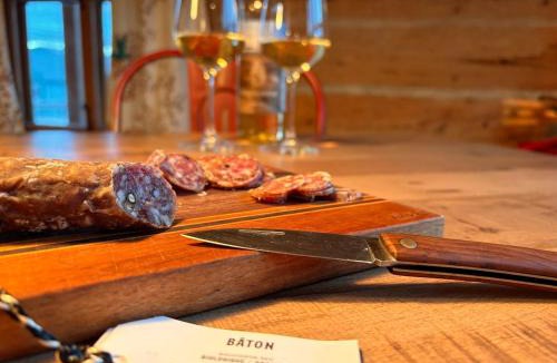 Saint Jean Port Joli Ski Chalet | Chalet Le Vieil Âtre - Rustic & cozy chalet avec spa