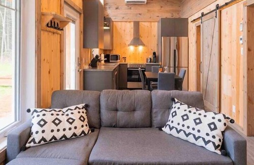 La Tuque Ski Chalet | Chalet Le Western - Waterfront!
