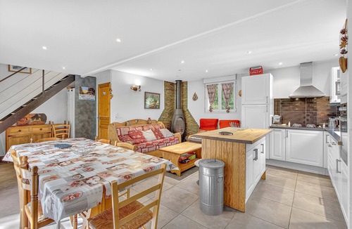 Meolans-Revel Ski Chalet | Chalet 'Les Chalets' with Mountain View, Shared Terrace and Private Garden