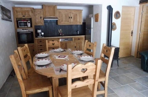 Bluffy Ski Chalet | CHALET LES CLARINES between lake and mountains