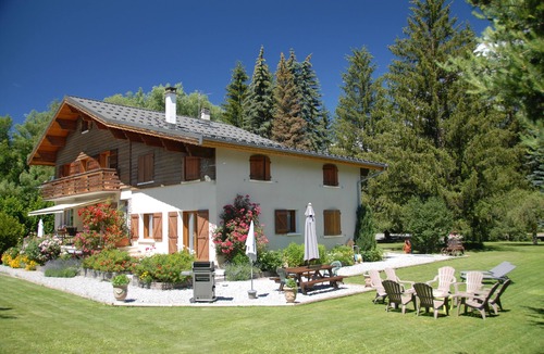 Barcelonnette Ski Chalet | CHALET LES ECUREUILS 3* - SLEEPS 8