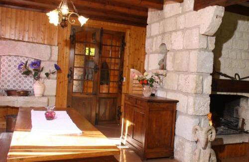 Saint-Jacques-des-Blats House | Chalet les Eglantines