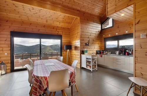 Les Angles Ski Chalet | Chalet Les Lupins in Les Angles – 6-8 guests, panoramic view, terrace, 10 min from ski slopes