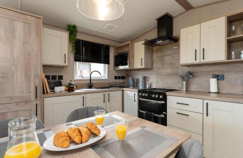 Boat of Garten Resort | Chalet Lodge 15 by Interhome