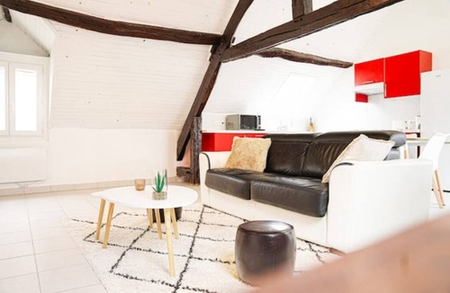 Cormeilles-en-Parisis Apartment | Chalet Lutétia, Spa & Confort