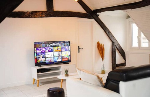 Cormeilles-en-Parisis Apartment | Chalet Lutétia, Spa & Confort