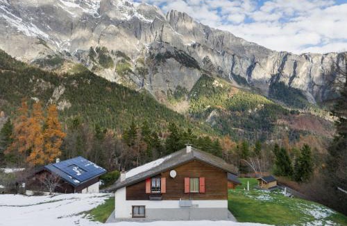 Chamoson Ski Chalet | Chalet Mélèze 1967 by Interhome