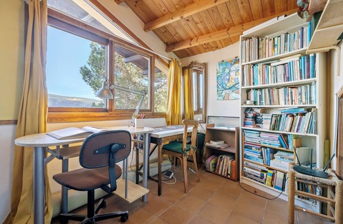 Montreal House | Chalet 'Mariti' with Sea View, Private Terrace and Wi-Fi