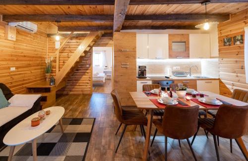 Rakovica House | Chalet Markoci With Hot Tub - Happy Rentals