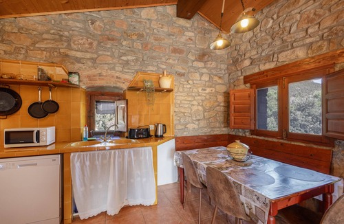 La Molsosa House | Chalet 'Masia La Clariana' with Mountain View, Private Pool and Wi-Fi