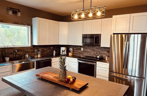 Ellicottville Ski Chalet | Chalet MoNARCH NewLuxury 3bd 3 bath with Loft additional beds sleep 8+