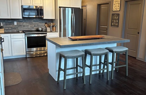Ellicottville Ski Chalet | Chalet MoNARCH NewLuxury 3bd 3 bath with Loft additional beds sleep 8+