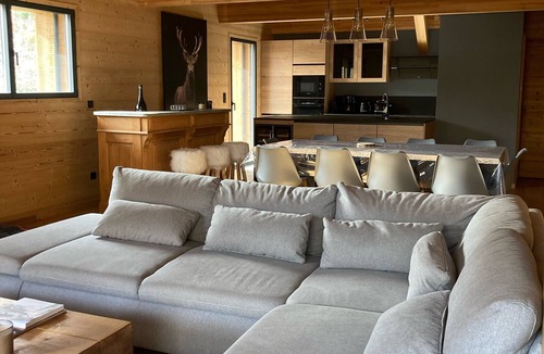 Mont-de-Lans Ski Chalet | Chalet Neuf Plein Centre