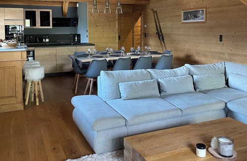 Mont-de-Lans Ski Chalet | Chalet Neuf Plein Centre