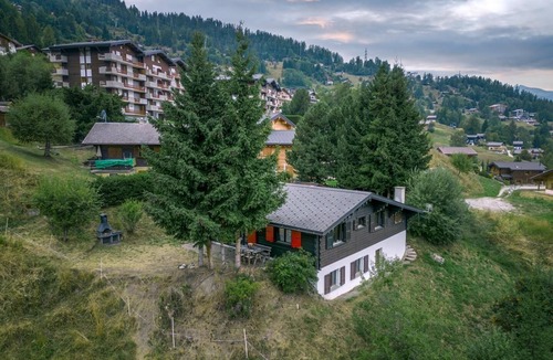 Riddes Ski Chalet | Chalet Nicolas - Five Bedroom Chalet, Sleeps 12
