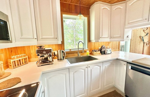 Chute-Saint-Philippe Cabin | Chalet On the lake/sauna, spa, trails