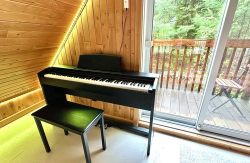 Chute-Saint-Philippe Cabin | Chalet On the lake/sauna, spa, trails