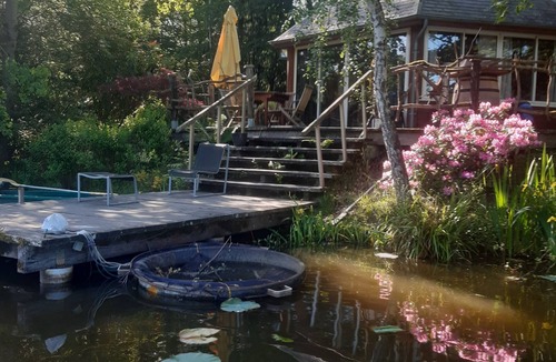 Saint-Yan Ski Chalet | Chalet on the edge of a pond in a site where nature is preserved.fishing, canoes.