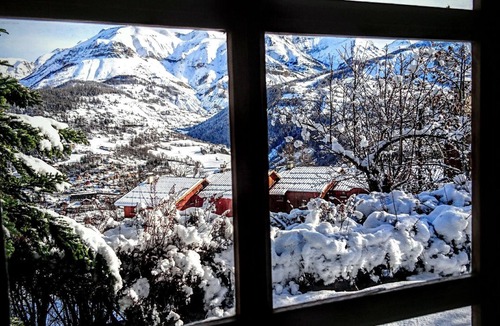 Allos Ski Chalet | Chalet on the slopes