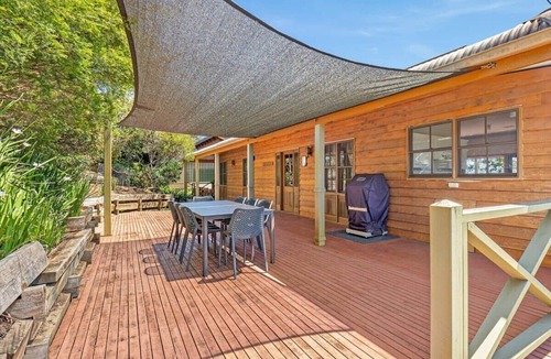 Tuross Head House | Chalet on Trafalgar @ Tuross Head