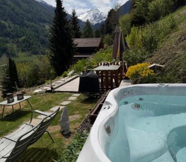 Saclentse Ski Chalet | Chalet Opalpin Lodge & Spa, vue montagne et jacuzzi