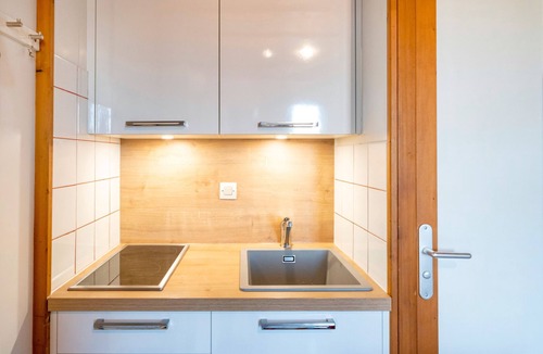 Hasparren Ski Chalet | Chalet 'Ortalon - Hasparren' with Shared Pool, Wi-Fi, and Air Conditioning