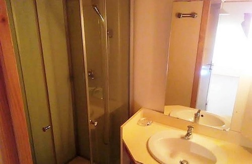 Clairvaux-d'Aveyron Ski Chalet | Chalet Palace Piscine