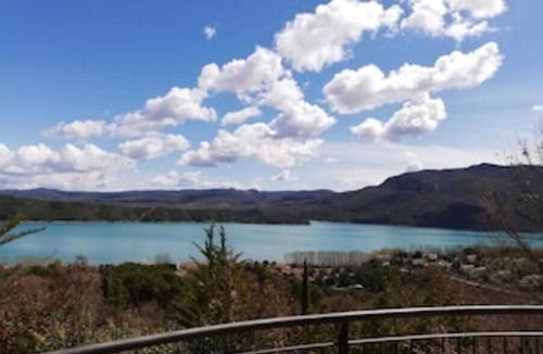 La Puebla de Castro Ski Chalet | Chalet Para Familias Cerca de Graus. Fantásticas Vistas al Lago y al Pirineo