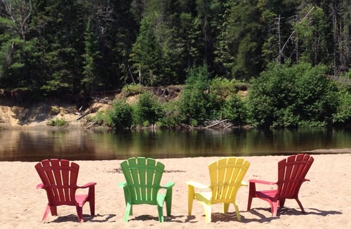 Riviere-Rouge Ski Chalet | Chalet Paradise on the river Rouge with a magnificent sandy beach