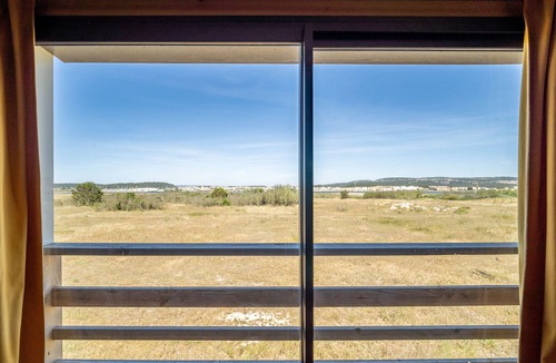 Gruissan Apartment | Chalet 'Passion Loft' with Sea View, Private Terrace, and Wi-Fi
