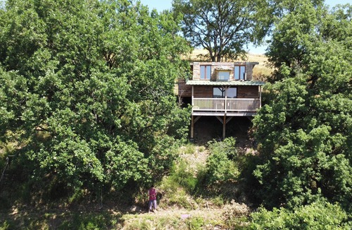 Villefranche-de-Panat Ski Chalet | Chalet perched between river and lake