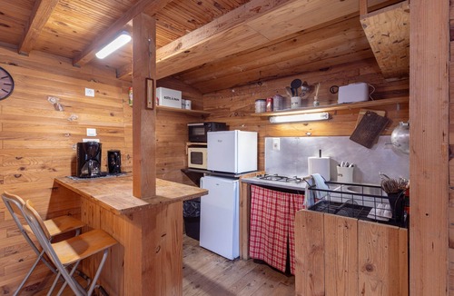 Banyuls-dels-Aspres Ski Chalet | Chalet 'Petite Maison De Bois' with Mountain View, Wi-Fi and Air Conditioning