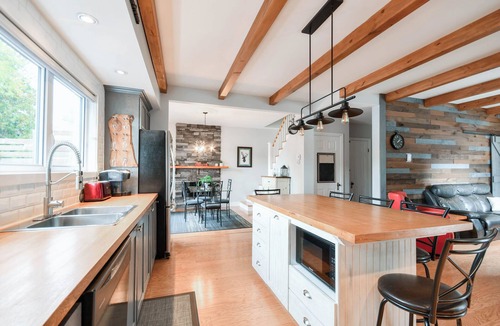 Val-des-Bois Ski Chalet | Chalet Petit Bonheur - Waterfront (beautiful beach) - Fully equipped