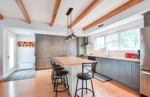 Val-des-Bois Ski Chalet | Chalet Petit Bonheur - Waterfront (beautiful beach) - Fully equipped