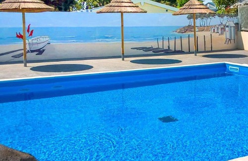 Brem Sur Mer Ski Chalet | Chalet pets welcome - 4 guests
