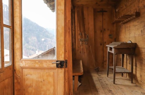 Les Posses-sur-Bex House | Chalet Pierre Fleur by Interhome
