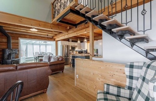 Saint-Emile-de-Suffolk Ski Chalet | Chalet Pommette | Spa | Sandy Beach | Kayaks & Rowboat | Fireplace & Firepit