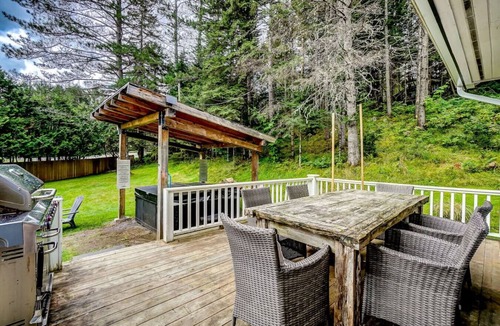 Mont-Tremblant Ski Chalet | Chalet Pont De Fer - 12 Guest- 6BDR with Jacuzzi