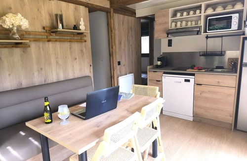 Douville Ski Chalet | Chalet Premium double exposure facing the pond 5 persons