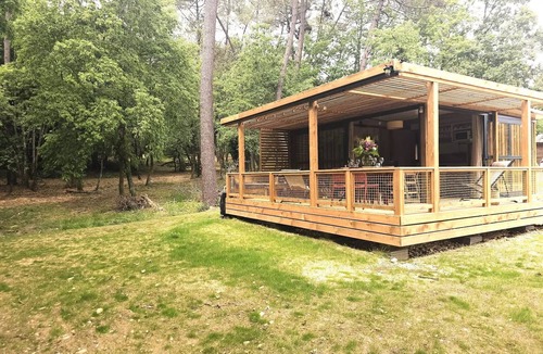 Douville Ski Chalet | Chalet Premium double exposure facing the pond 5 persons