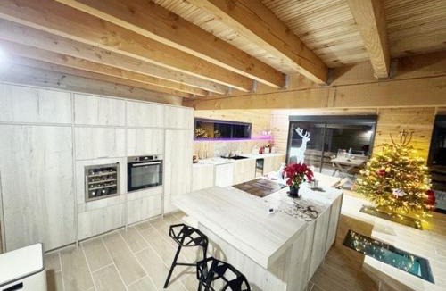 Fontpedrouse Ski Chalet | Chalet Prestige by Mahdi-Piscine chauffée-Clim-12 pers