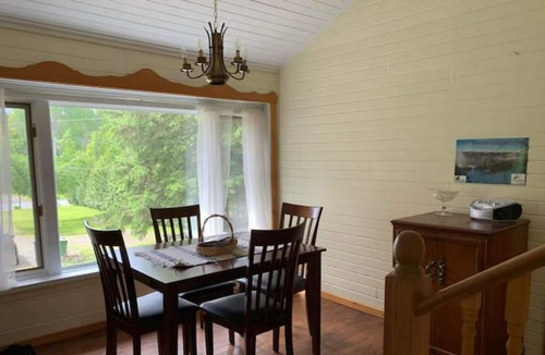 St-Adolphe-d'Howard Cabin | Chalet Rustique et Chaleureux Avec Emplacement Idéal!