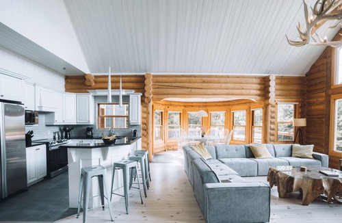 Mille-Isles Ski Chalet | Chalet Red Deer at Fiddler Lake