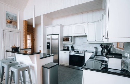 Mille-Isles Ski Chalet | Chalet Red Deer at Fiddler Lake