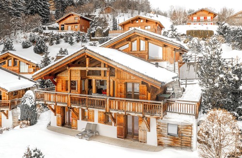 Randogne Ski Chalet | Chalet Renard Blanc is a luxurious yet cosy home for skiing , golf and hiking.
