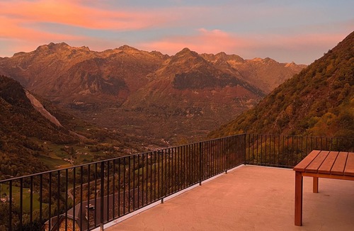 Sers Ski Chalet | Chalet -Renovated barn with panoramic terrace sleeps 8/10min Ski resort